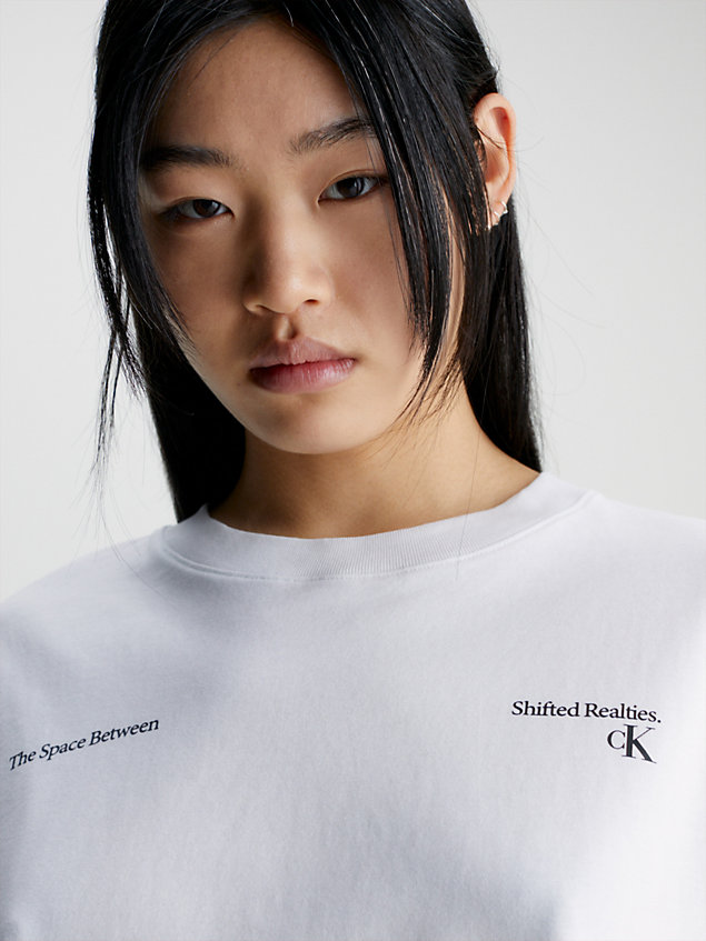 t-shirt con applicazione logo taglio relaxed white da donna calvin klein jeans