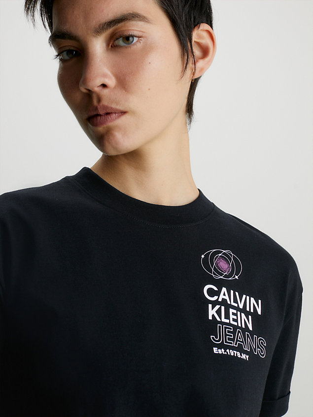black lässiges t-shirt mit print am rücken für damen - calvin klein jeans