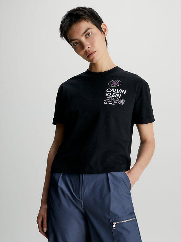 ck black/bright white swobodny t-shirt z nadrukiem z tyłu dla kobiety - calvin klein jeans