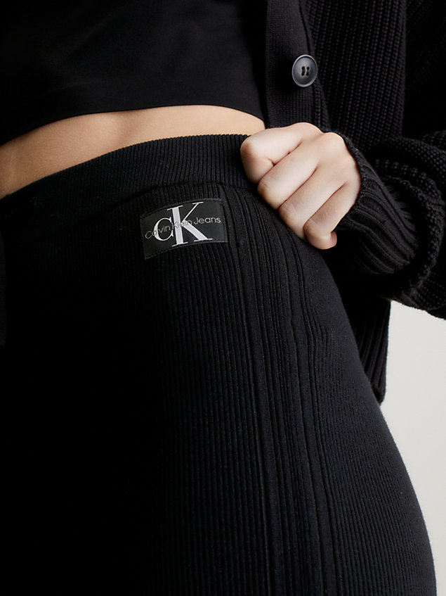 black slim geribbelde joggingbroek met embleem voor dames - calvin klein jeans