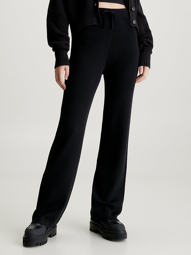 ck black wąskie prążkowane spodnie dresowe z naszywką dla kobiety - calvin klein jeans