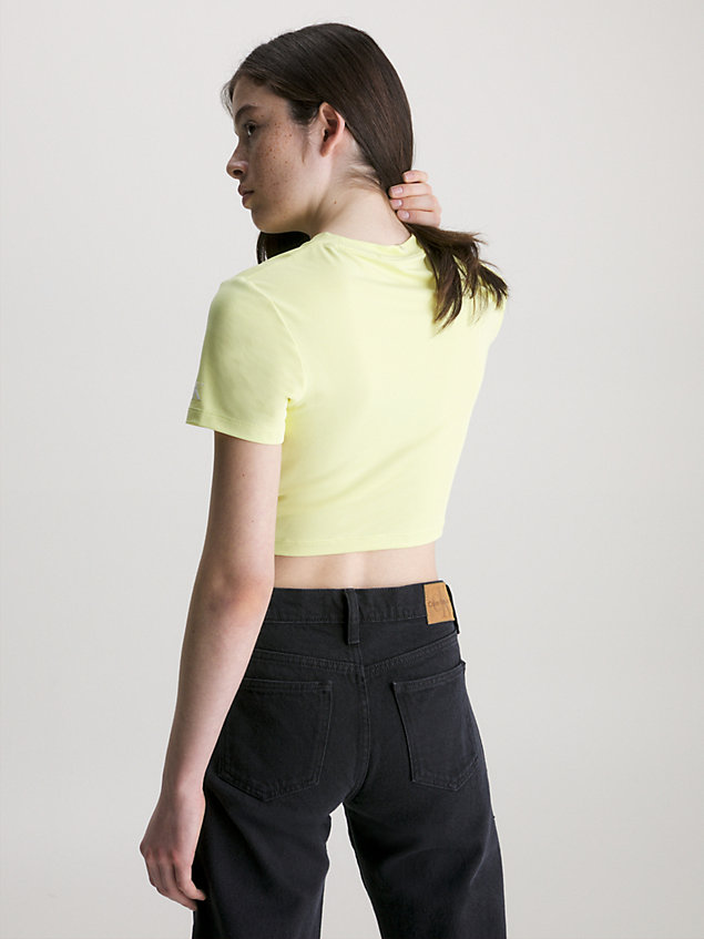 gold t-shirt o skróconym kroju ze skręceniem dla kobiety - calvin klein jeans