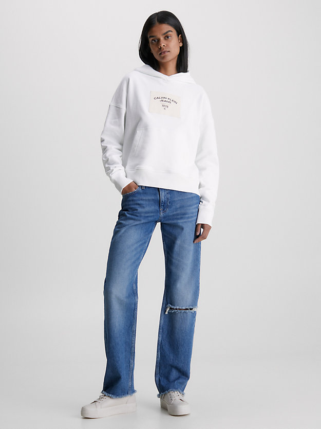 bright white luźna bluza z kapturem z logo dla kobiety - calvin klein jeans
