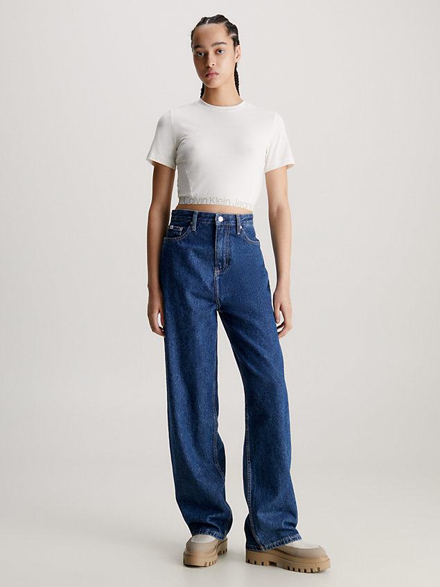white smal cropped t-shirt met logo tape voor dames - calvin klein jeans