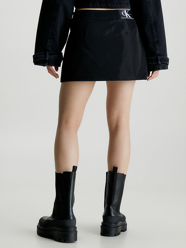 black błyszcząca spódnica mini z wycięciem dla kobiety - calvin klein jeans