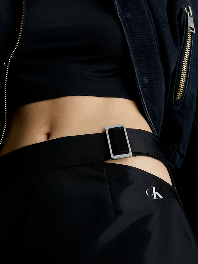 black glänzender minirock mit cut-out-detail für damen - calvin klein jeans