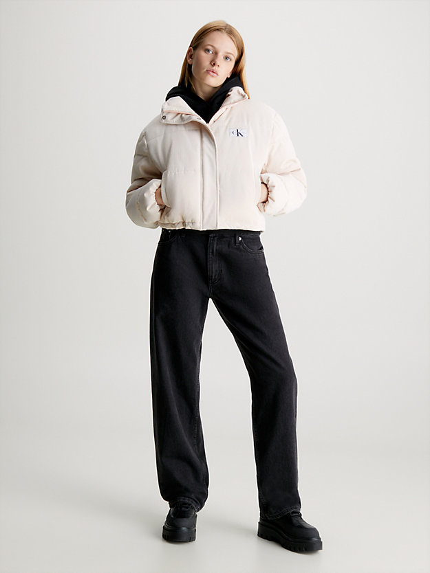 putty beige krótka sztruksowa kurtka puchowa dla kobiety - calvin klein jeans