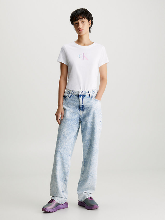 white wąski gradientowy t-shirt z logo dla kobiety - calvin klein jeans