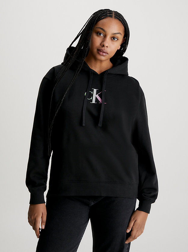 ck black bluza z kapturem plus size z gradientowym logo dla kobiety - calvin klein jeans