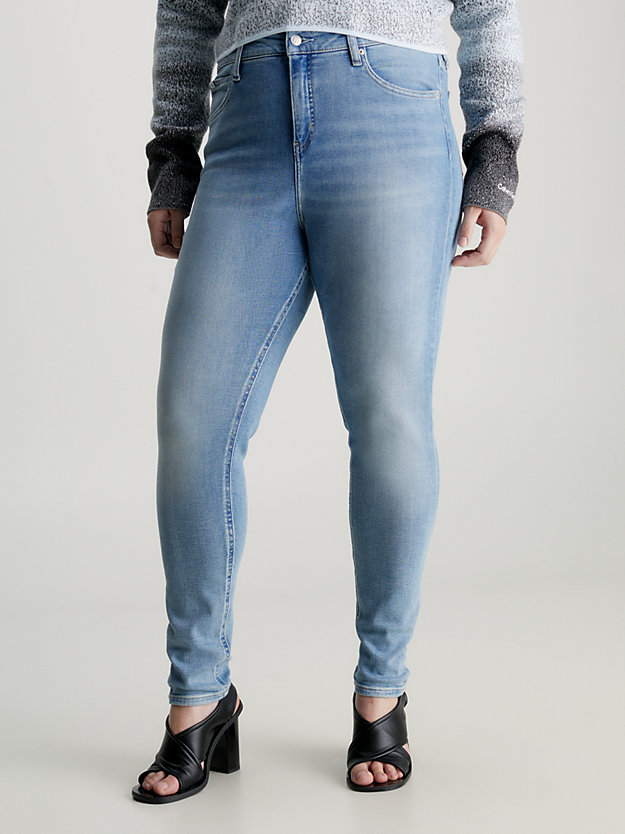 jean skinny high rise grande taille denim light pour femmes calvin klein jeans