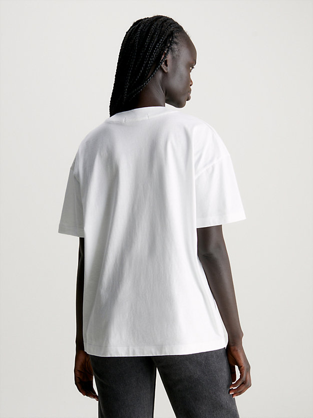 t-shirt boyfriend avec insigne en coton bright white pour femmes calvin klein jeans