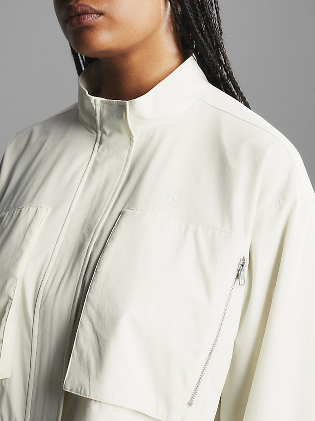 veste courte à manches zippées white pour femmes calvin klein jeans