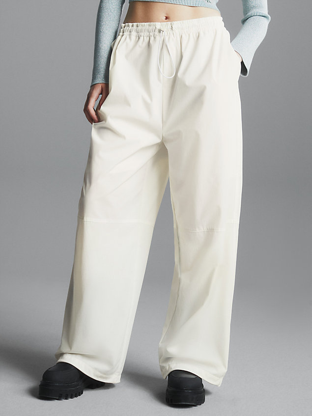 pantaloni da paracadutista con gamba larga white da donna calvin klein jeans