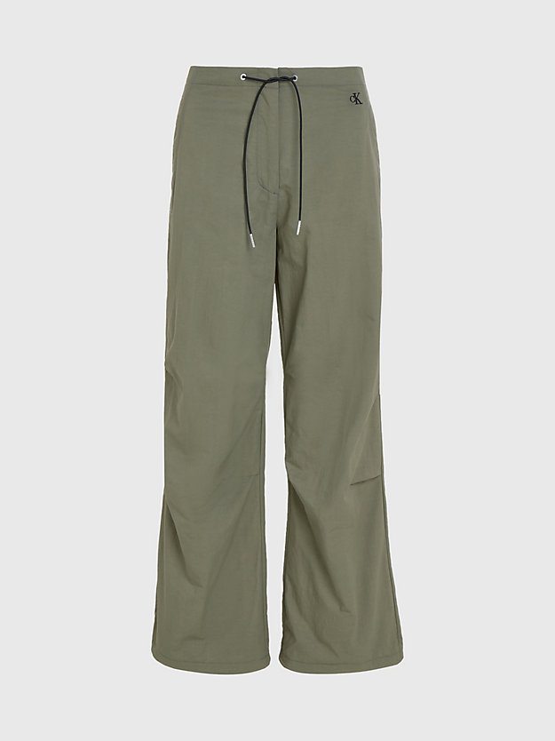 dusty olive spodnie parachute z miękkiego nylonu dla kobiety - calvin klein jeans