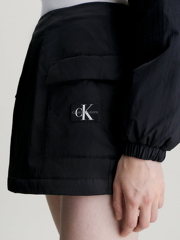 mini-jupe cargo en nylon matelassé ck black pour femmes calvin klein jeans