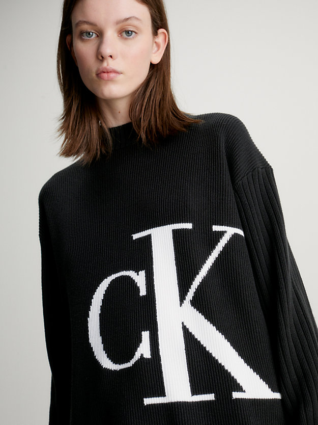 ck black swobodny sweter z bawełny z monogramem dla kobiety - calvin klein jeans