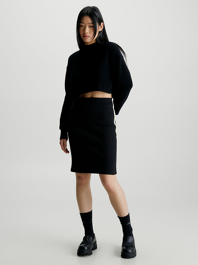 black wąska prążkowana spódnica z taśmą z logo dla kobiety - calvin klein jeans