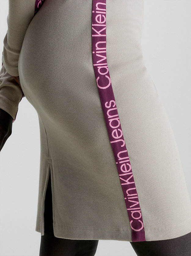 plaza taupe wąska prążkowana spódnica z taśmą z logo dla kobiety - calvin klein jeans