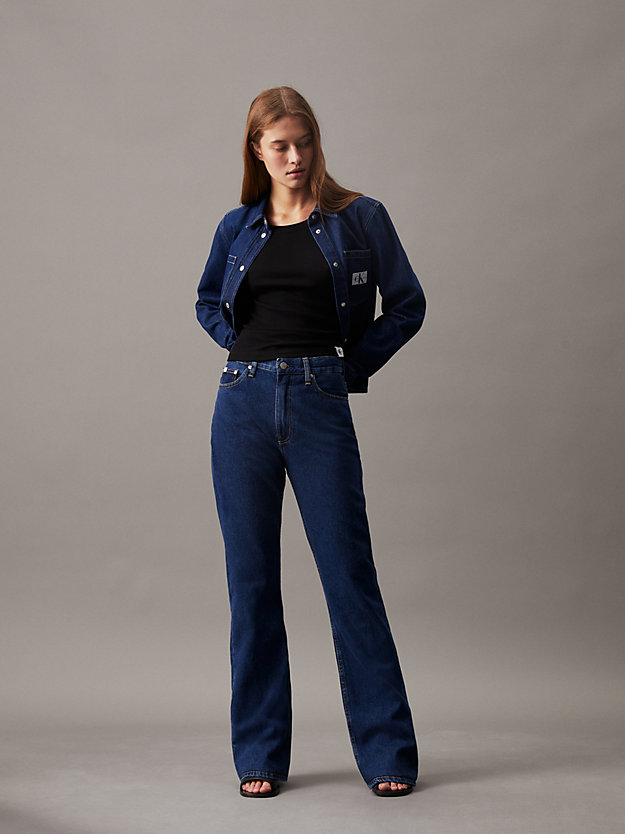 jean bootcut authentique denim dark pour femmes calvin klein jeans