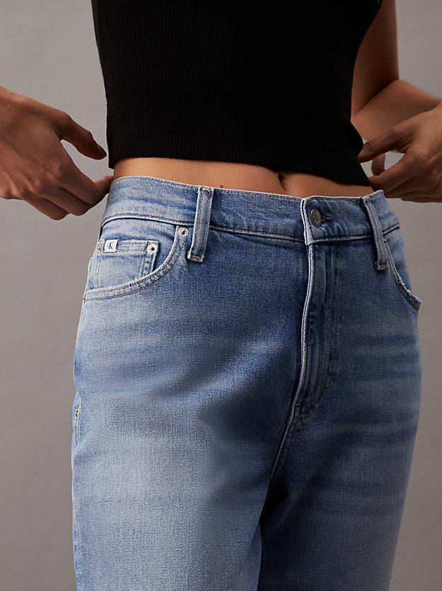 mom jeans denim light pour femmes calvin klein jeans