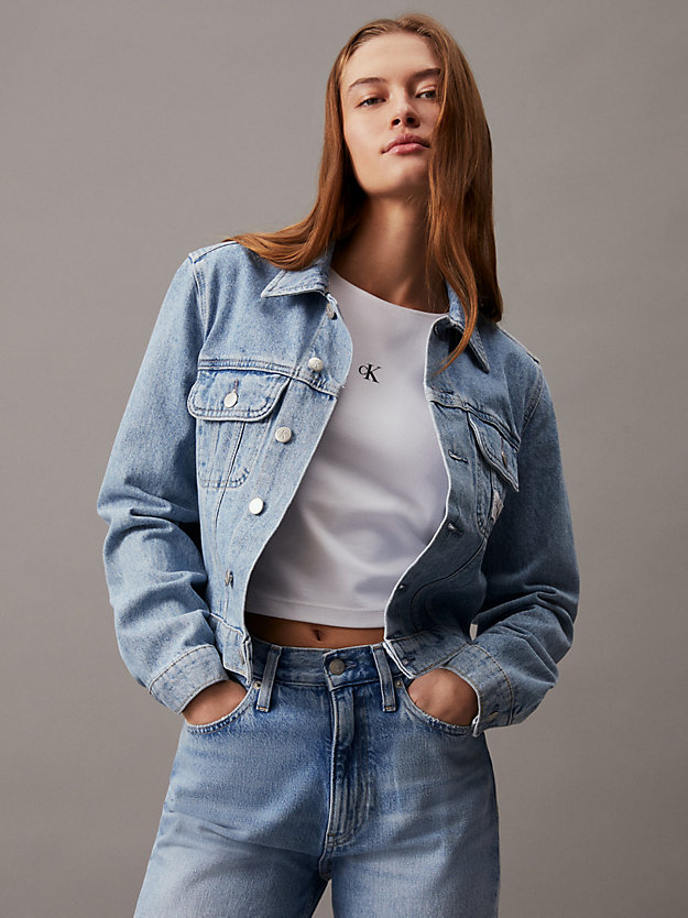 veste courte en jean 90's denim light pour femmes calvin klein jeans
