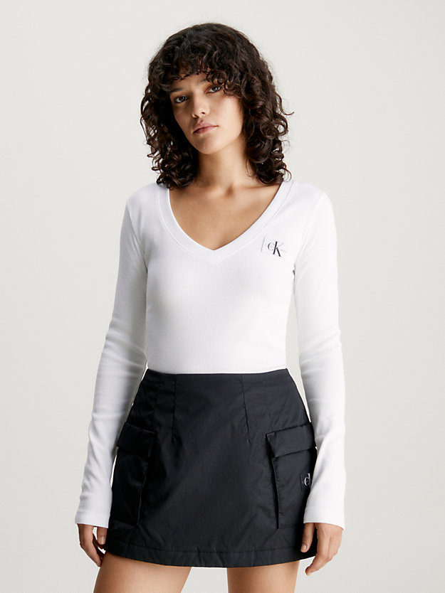t-shirt à manches longues et col en v bright white pour femmes calvin klein jeans