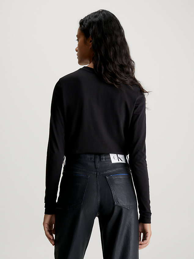 black t-shirt z długim rękawem z naszywką dla kobiety - calvin klein jeans