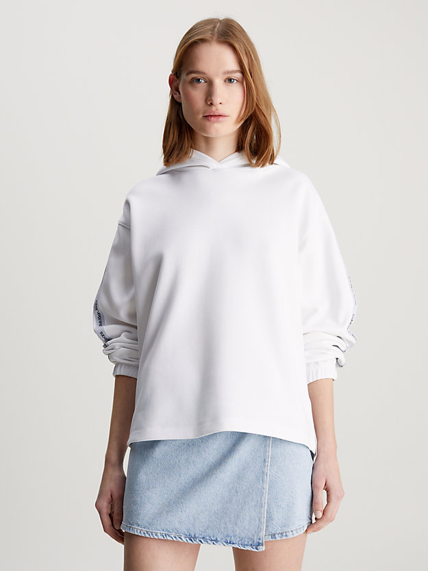 sweat-shirt à capuche relaxed avec logo tape bright white pour femmes calvin klein jeans