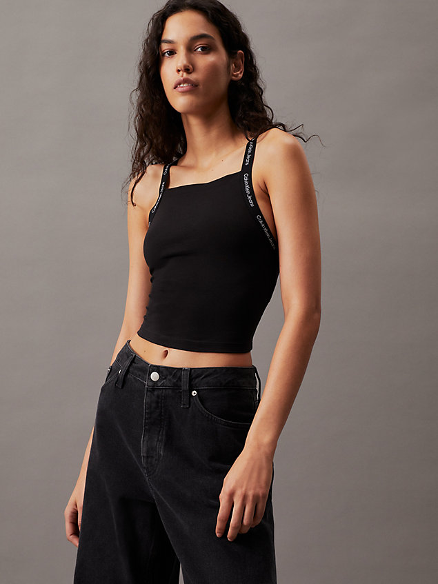 black top bez rękawów o skróconym kroju z taśmą z logo dla kobiety - calvin klein jeans