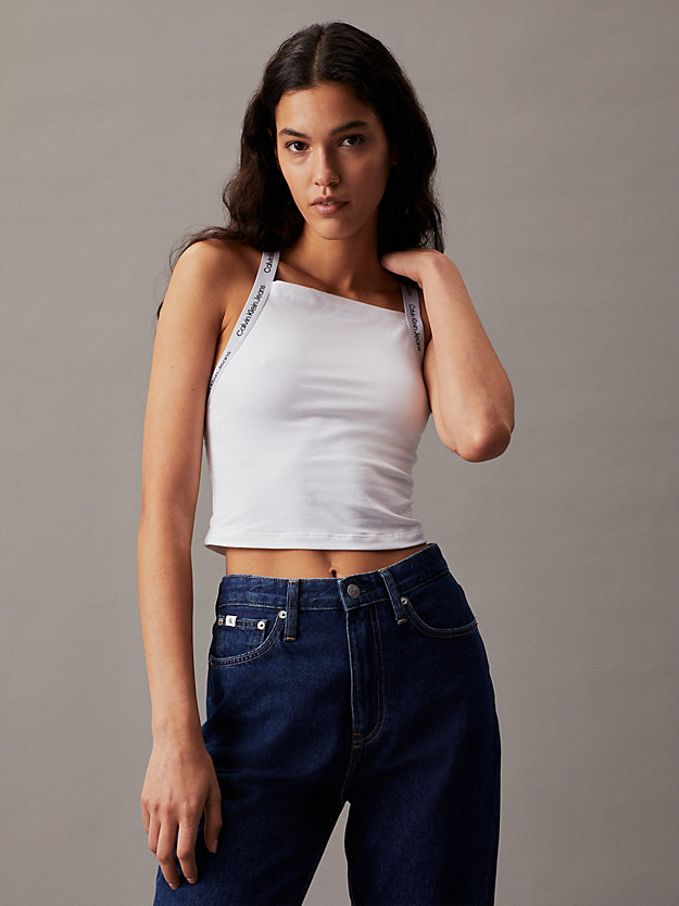 bright white top bez rękawów o skróconym kroju z taśmą z logo dla kobiety - calvin klein jeans