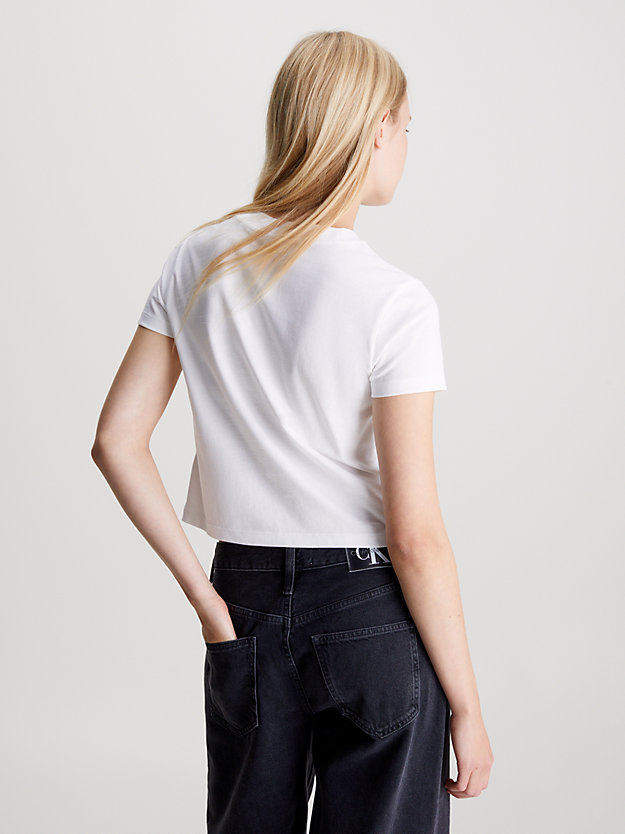 bright white cropped monogramm-t-shirt für damen - calvin klein jeans