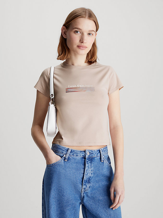 sepia rose schmales, cropped logo-t-shirt für damen - calvin klein jeans