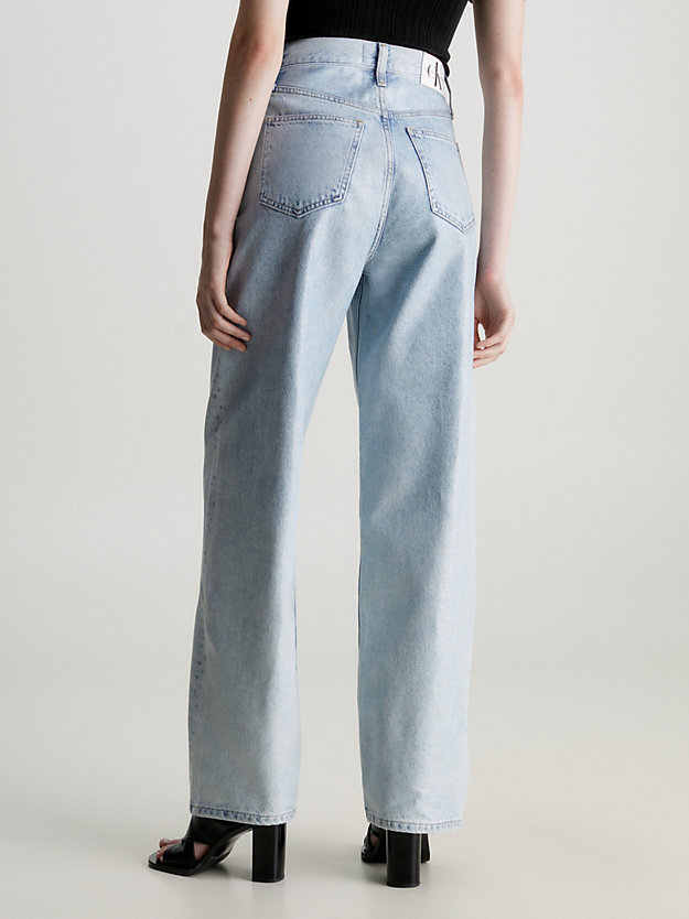 jean enduit relaxed taille haute denim light pour femmes calvin klein jeans