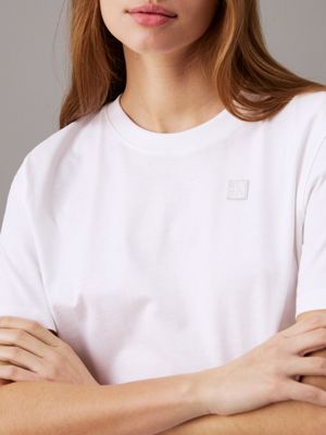 camiseta de algodón con insignia bright white de mujeres calvin klein jeans