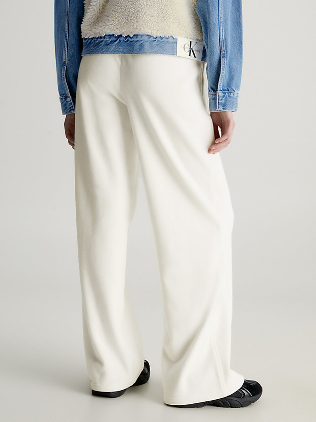ivory polar fleece joggingbroek met wijde pijpen voor dames - calvin klein jeans