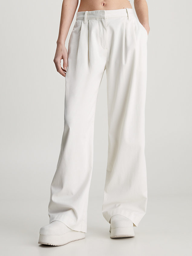 white proste spodnie z bawełny z twillem dla kobiety - calvin klein jeans