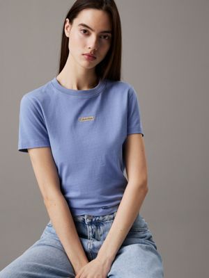 english manor slim cropped badge t-shirt for women calvin klein jeans