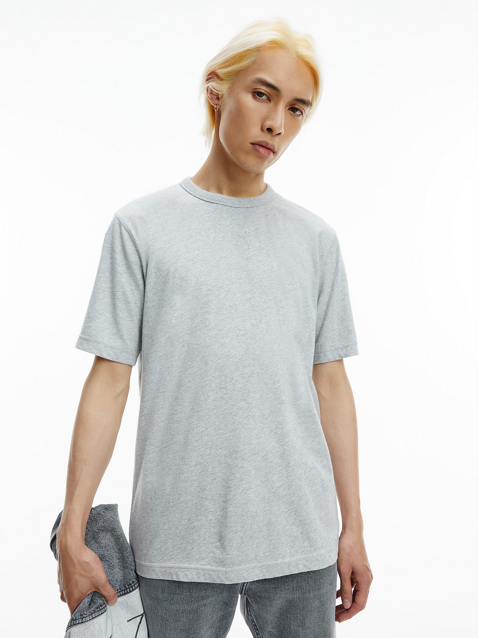 T-Shirt Avec Insigne Monogramme > Light Grey Heather > undefined hommes > Calvin Klein