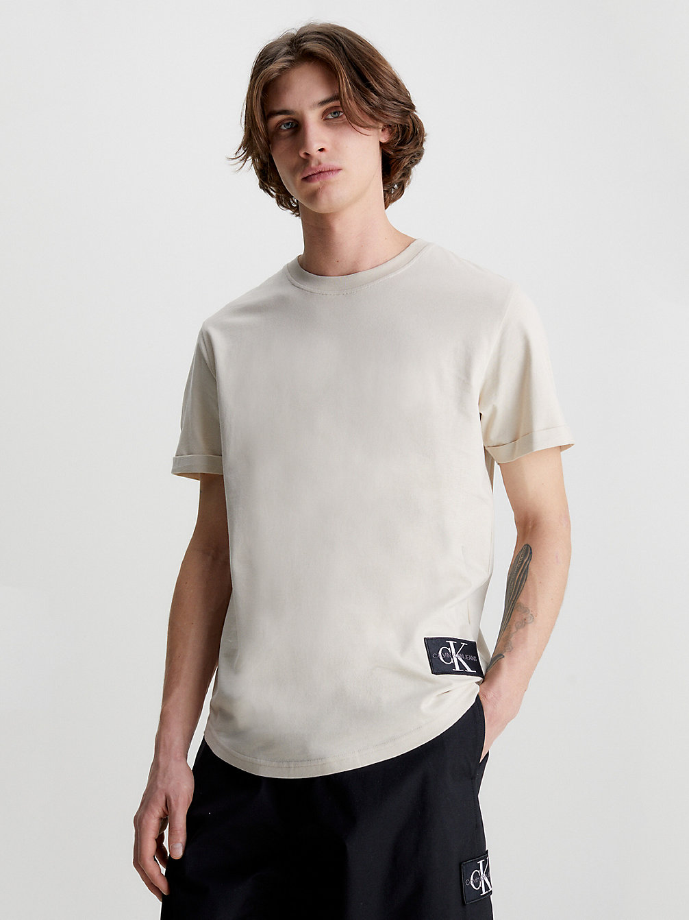 T-Shirt Con Stemma In Cotone Biologico > CLASSIC BEIGE > undefined uomo > Calvin Klein