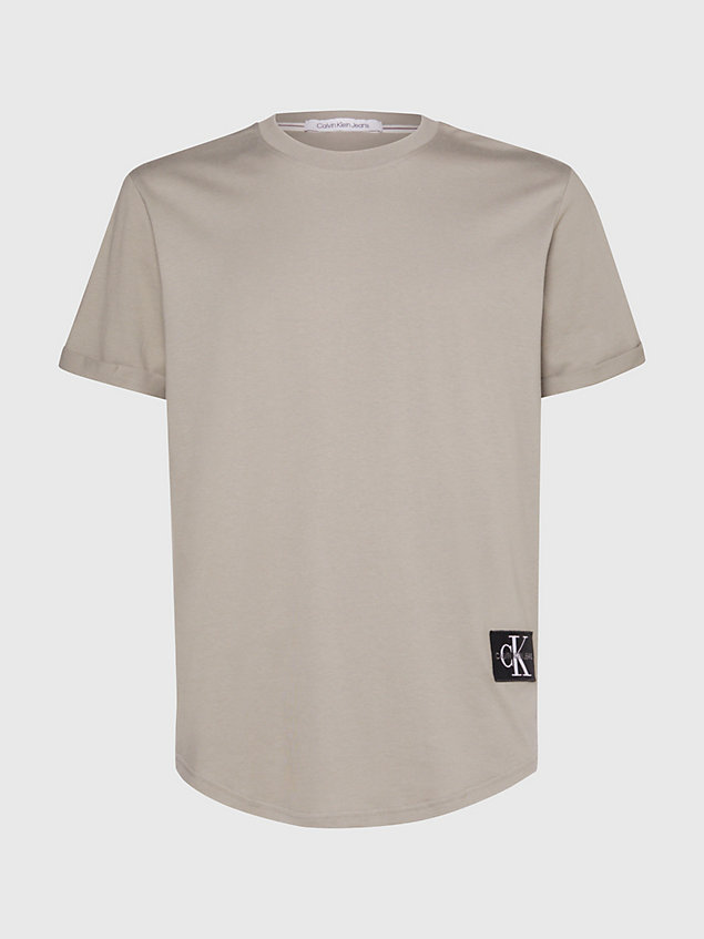 grey organic cotton badge t-shirt for men calvin klein jeans
