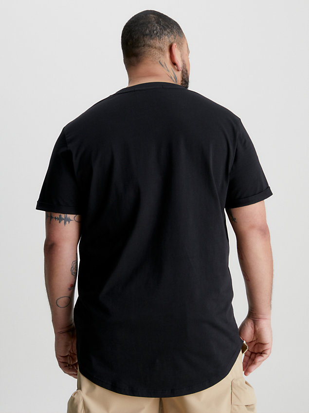black t-shirt plus size z naszywką z monogramem dla mężczyźni - calvin klein jeans