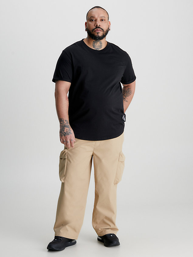 black t-shirt plus size z naszywką z monogramem dla mężczyźni - calvin klein jeans