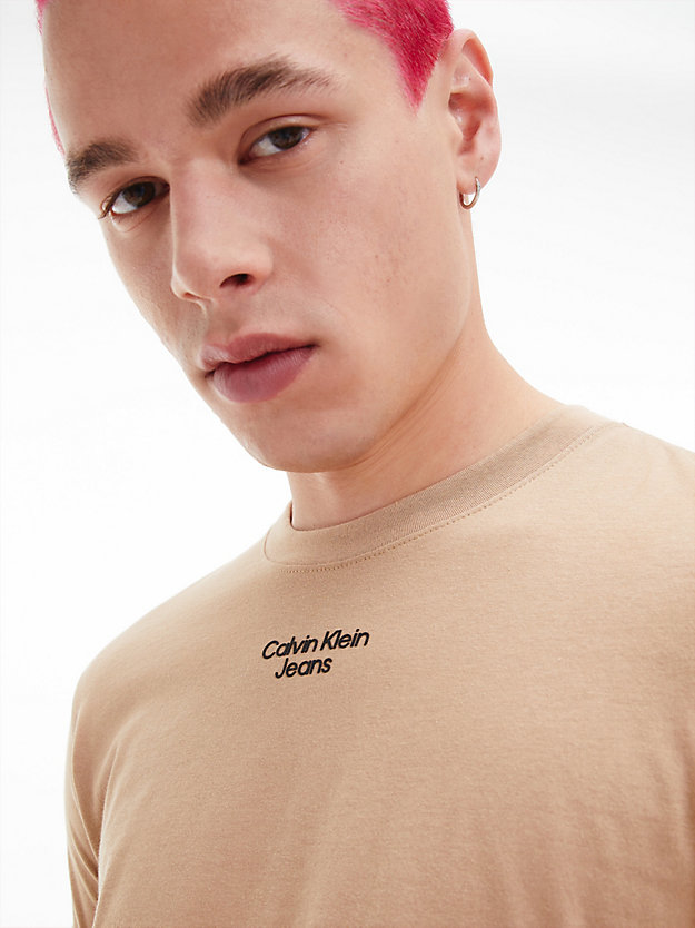 TIMELESS CAMEL T-shirt slim en coton bio for hommes CALVIN KLEIN JEANS