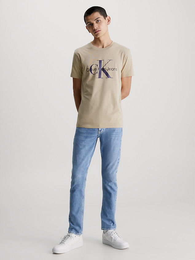 camiseta slim de algodón orgánico con logo beige de hombre calvin klein jeans