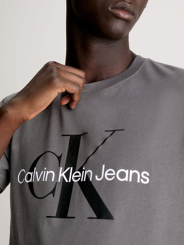 t-shirt slim en coton bio avec logo grey pour hommes calvin klein jeans