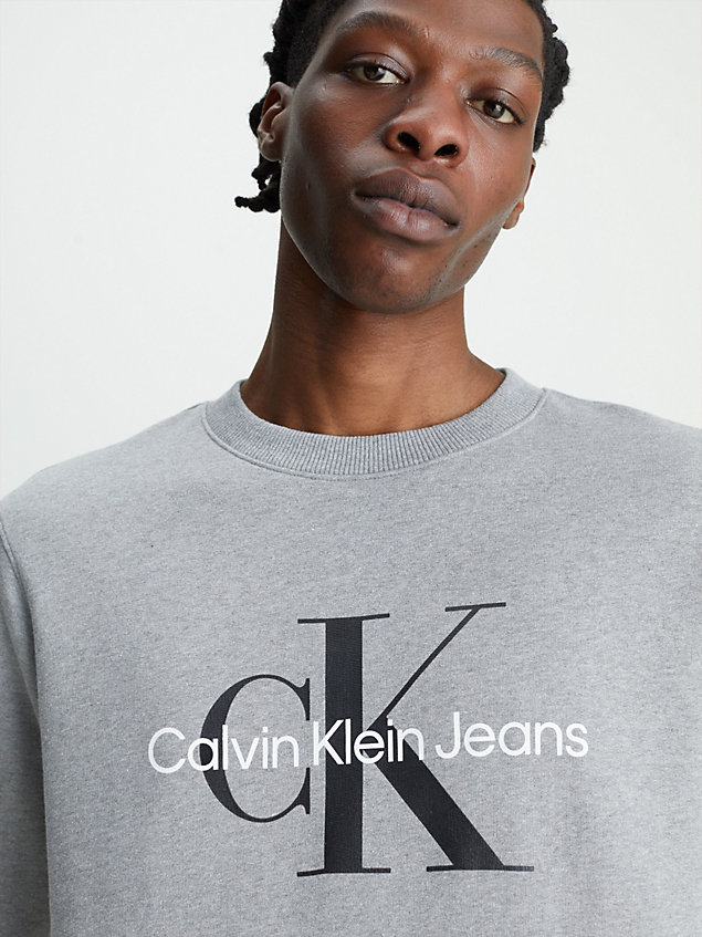 sudadera con monograma grey de hombre calvin klein jeans