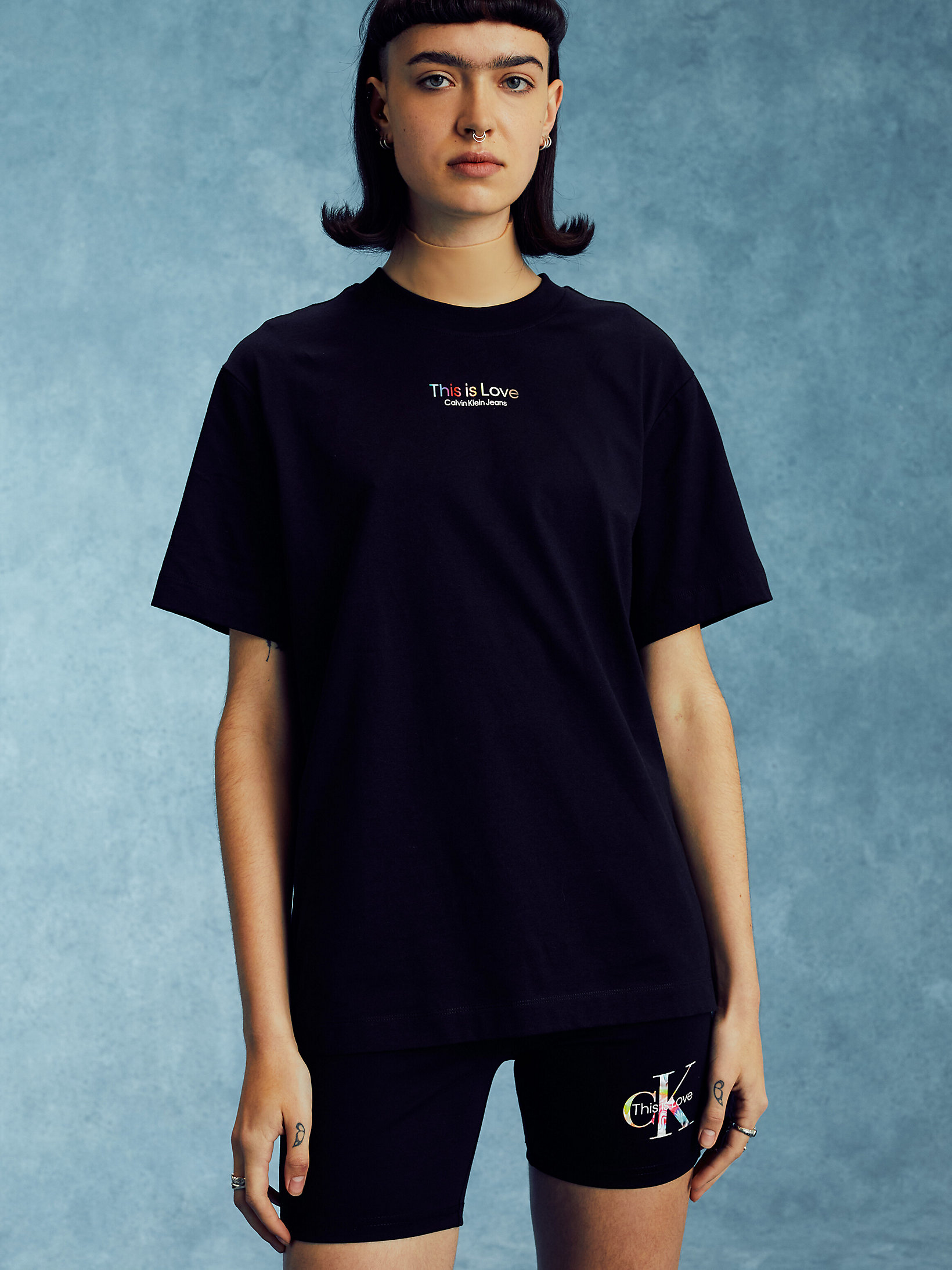 T-Shirt Relaxed Avec Logo - Pride > CK Black > undefined hommes > Calvin Klein
