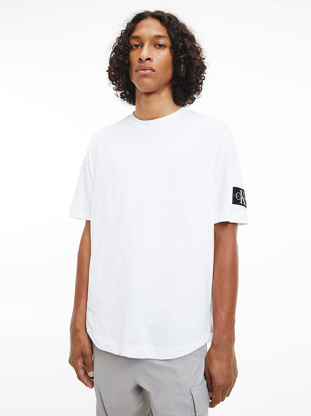 BRIGHT WHITE Lässiges Monogramm-T-Shirt Mit Badge undefined Herren Calvin Klein