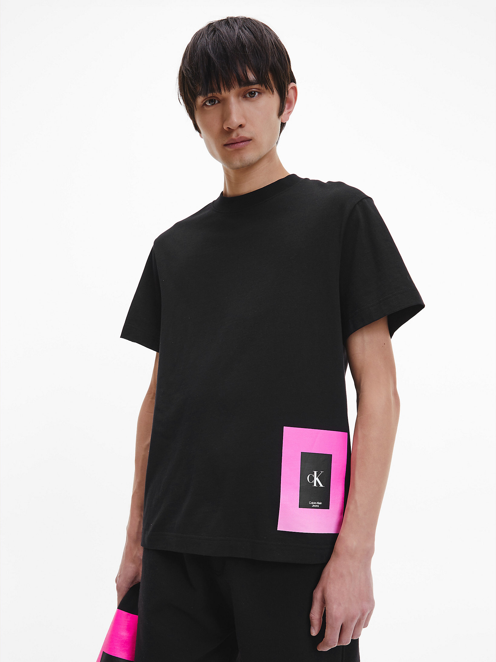 T-Shirt Boxy En Coton Bio Avec Logo > CK Black > undefined hommes > Calvin Klein