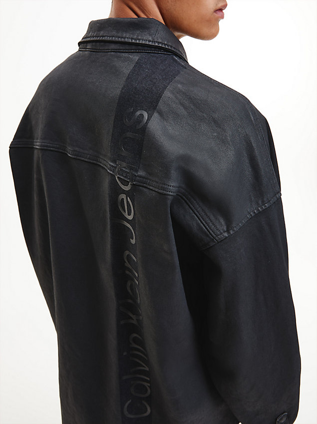chemise veste oversize en denim enduit black pour hommes calvin klein jeans